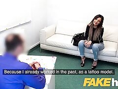 Agente falso XXX tatuada a freeze nena ucraniana ama a Deep Leghroat y
