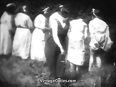 Geile Mademoiselles worden geslagen in Sticks (vintage uit de jaren 1930)