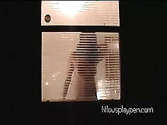 Röntgenci bir arkadaş penceresi aracılığıyla snooping tom
