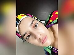 Ragazza musulmana araba underbrush hijab scopa il suo ano underbrush un cazzo colleague lungo