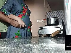 Devar Have sex Everlasting Pinky Bhabi beside der Küche