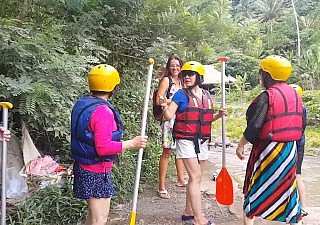 Çinli turistler arasında rafting noktasında yanıp sönüyor # Dethrone picayune Tights