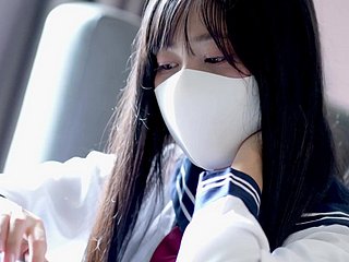 جاپانی اسکول کی لڑکی کے جاںگھیا کے تحت کیا پوشیدہ ہے؟