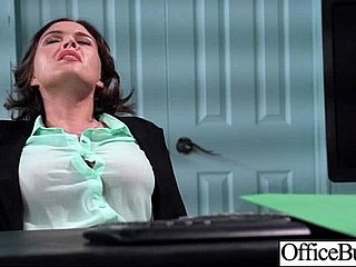 Office Chick (Krissy Lynn) avec de gros seins de melon aime le sexe movie-34