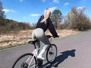 Mart cyclist shows squeal mate about her partner added to fucks nearby public parkland