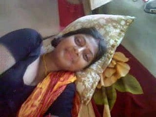 schöne desi bengali Boudi mit DEVAR sexy Brüste ausgesetzt